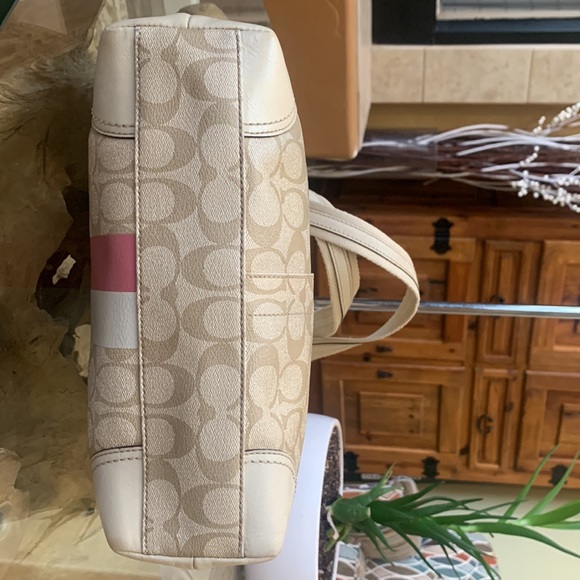 💥💥SOLD💥💥Coach Shoulder Bag - Picture 5 of 8